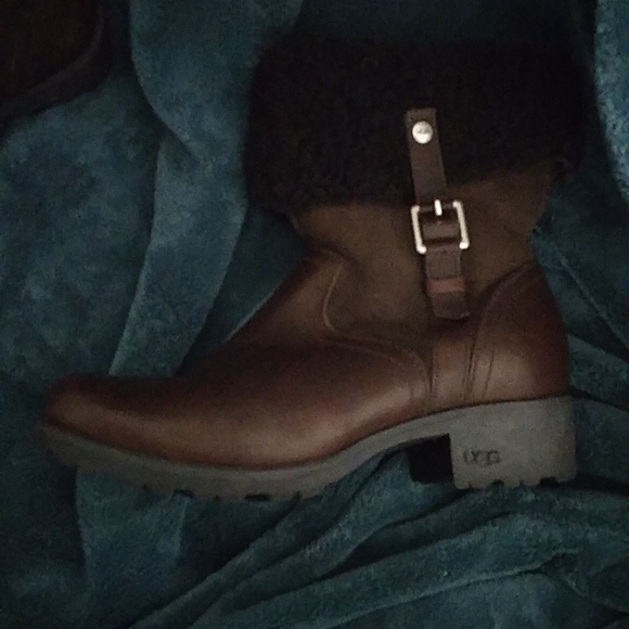 UGG Bellvue ii Boots size 7 Brown Leather and Sheepskin - Picture 4 of 4